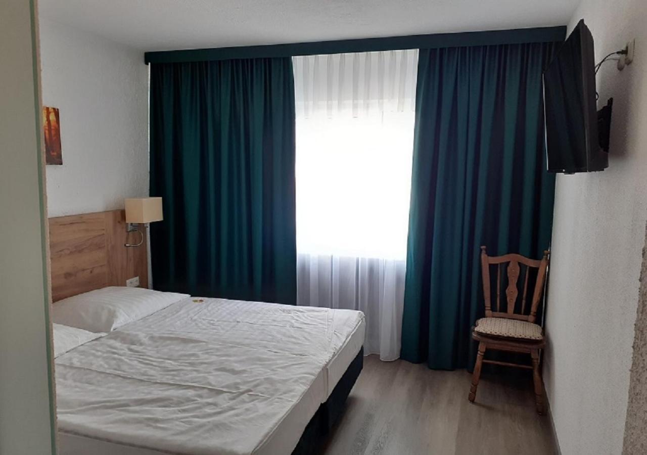 Land-Gut-Hotel Zum Alten Forsthaus - Aufladestation Fuer Elektroautos Hurtgenwald Экстерьер фото