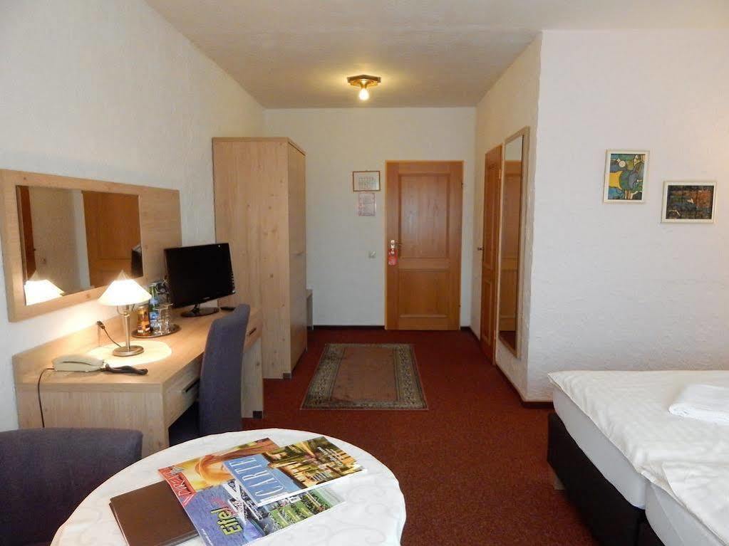 Land-Gut-Hotel Zum Alten Forsthaus - Aufladestation Fuer Elektroautos Hurtgenwald Экстерьер фото