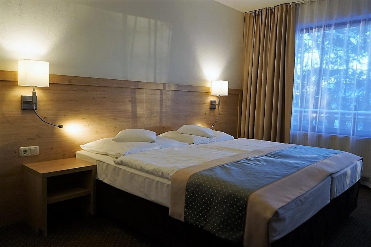 Land-Gut-Hotel Zum Alten Forsthaus - Aufladestation Fuer Elektroautos Hurtgenwald Экстерьер фото